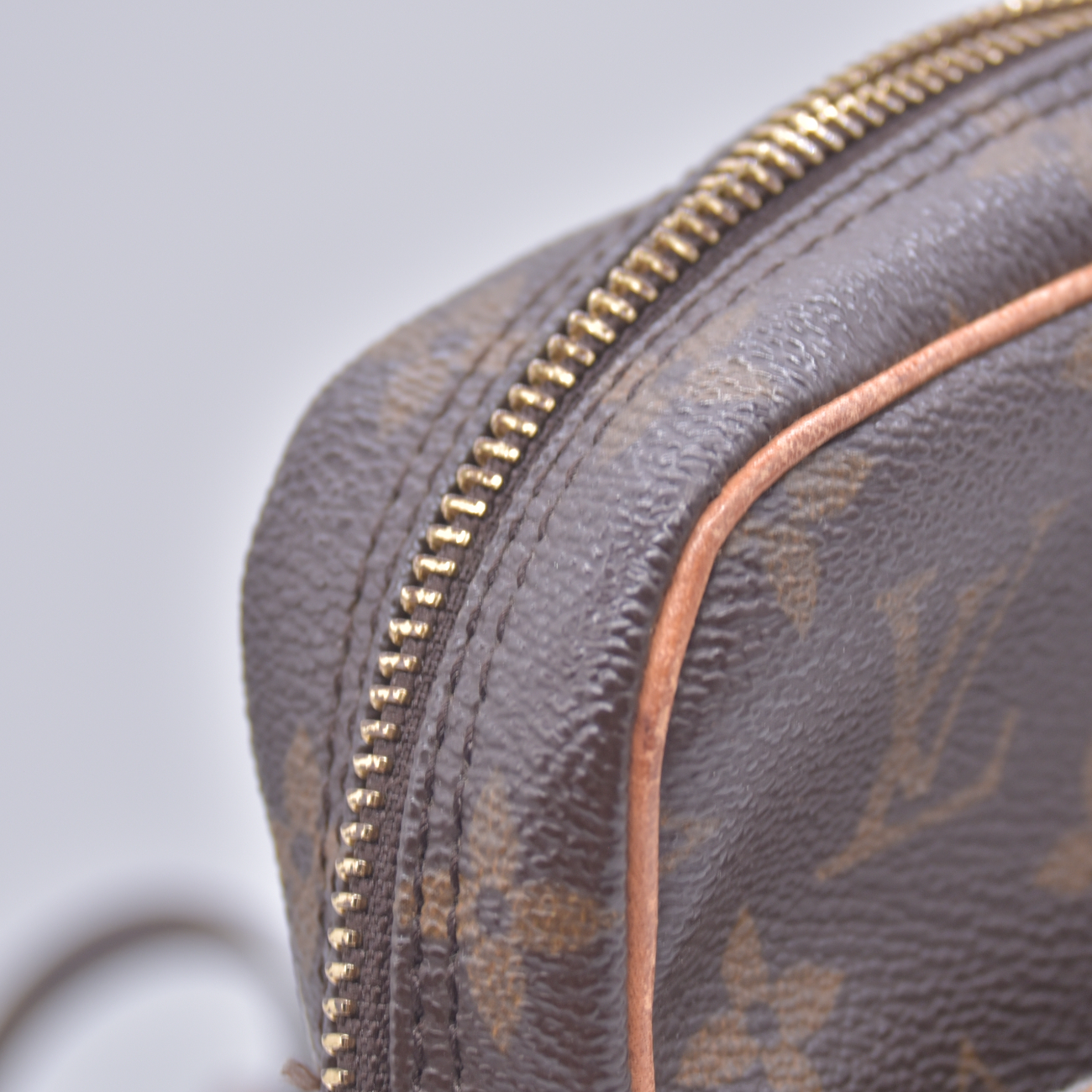 $995 Louis Vuitton Monogram Amazone SL0979 CONSIGNMENT