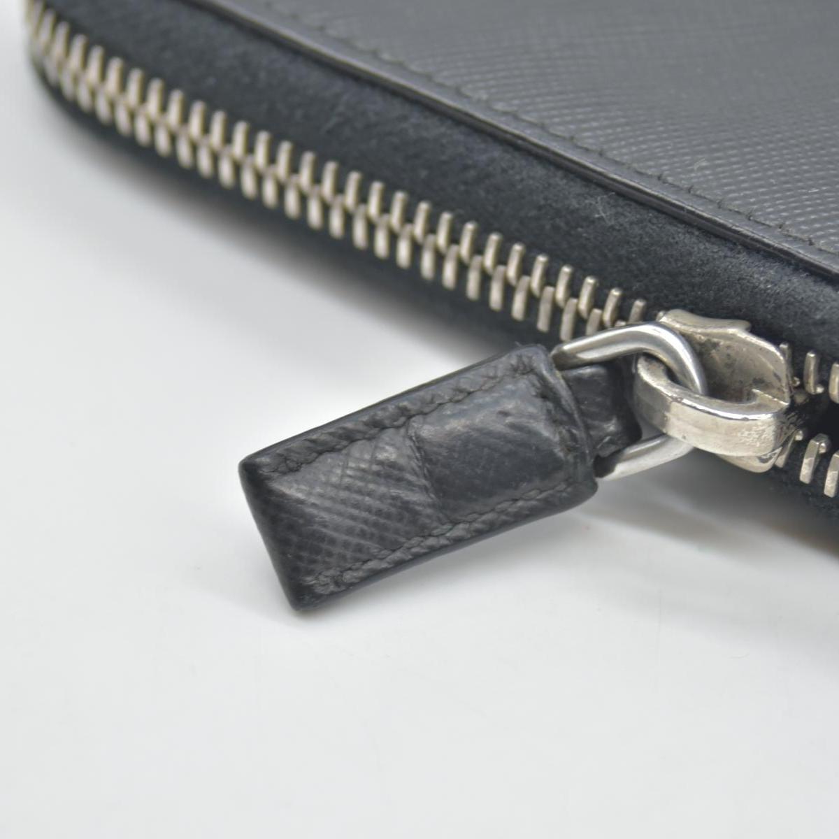 $1070 Prada Black Saffiano Leather Travel Zip Around Wallet CONSIGNMENT
