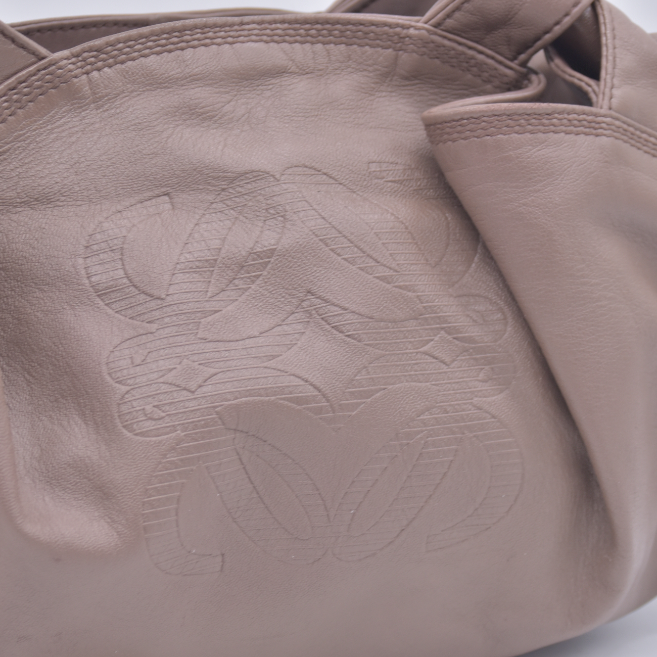 $1800 Loewe Nappa Aire Shoulder Bag Beige CONSIGNMENT