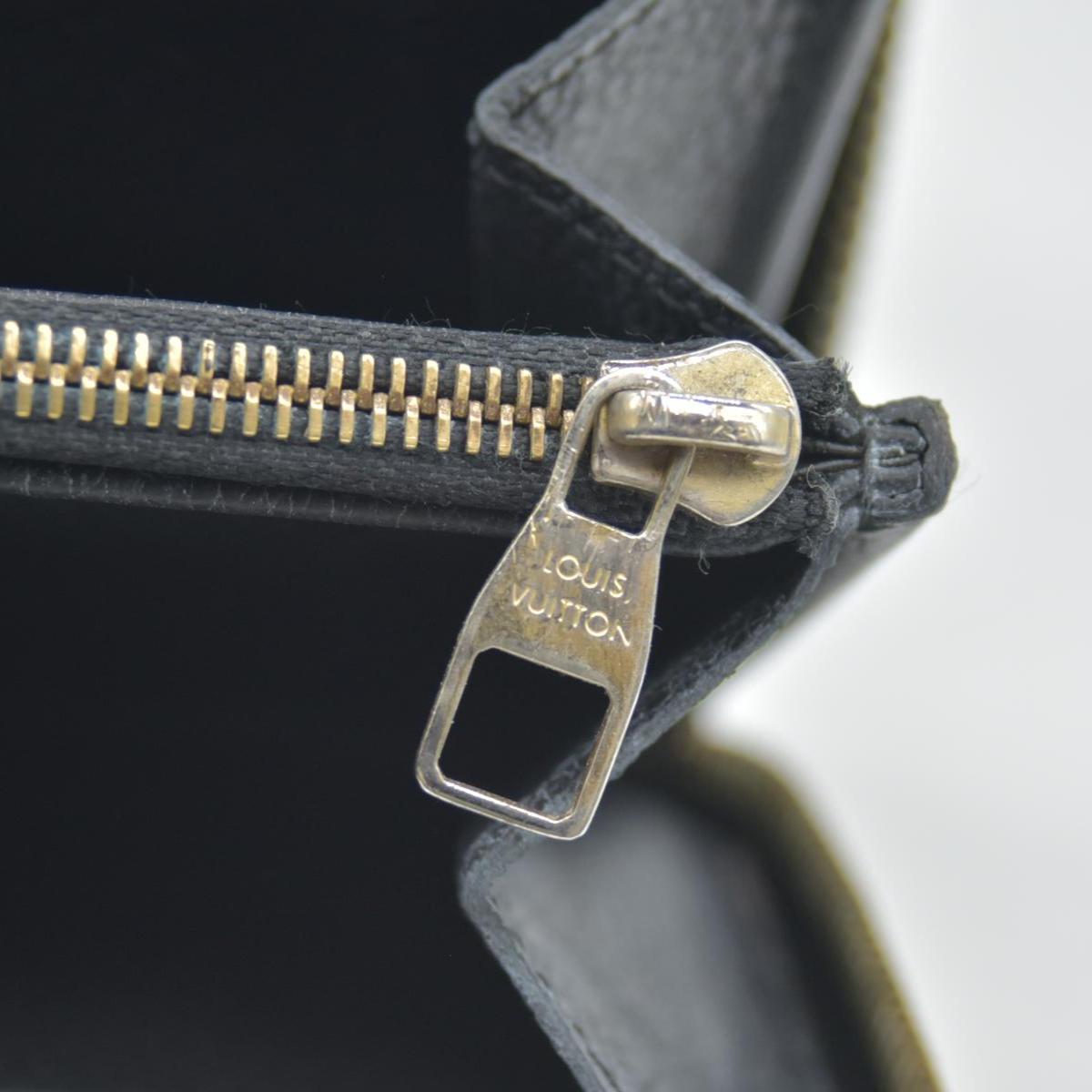 $1070 Prada Black Saffiano Leather Travel Zip Around Wallet CONSIGNMENT