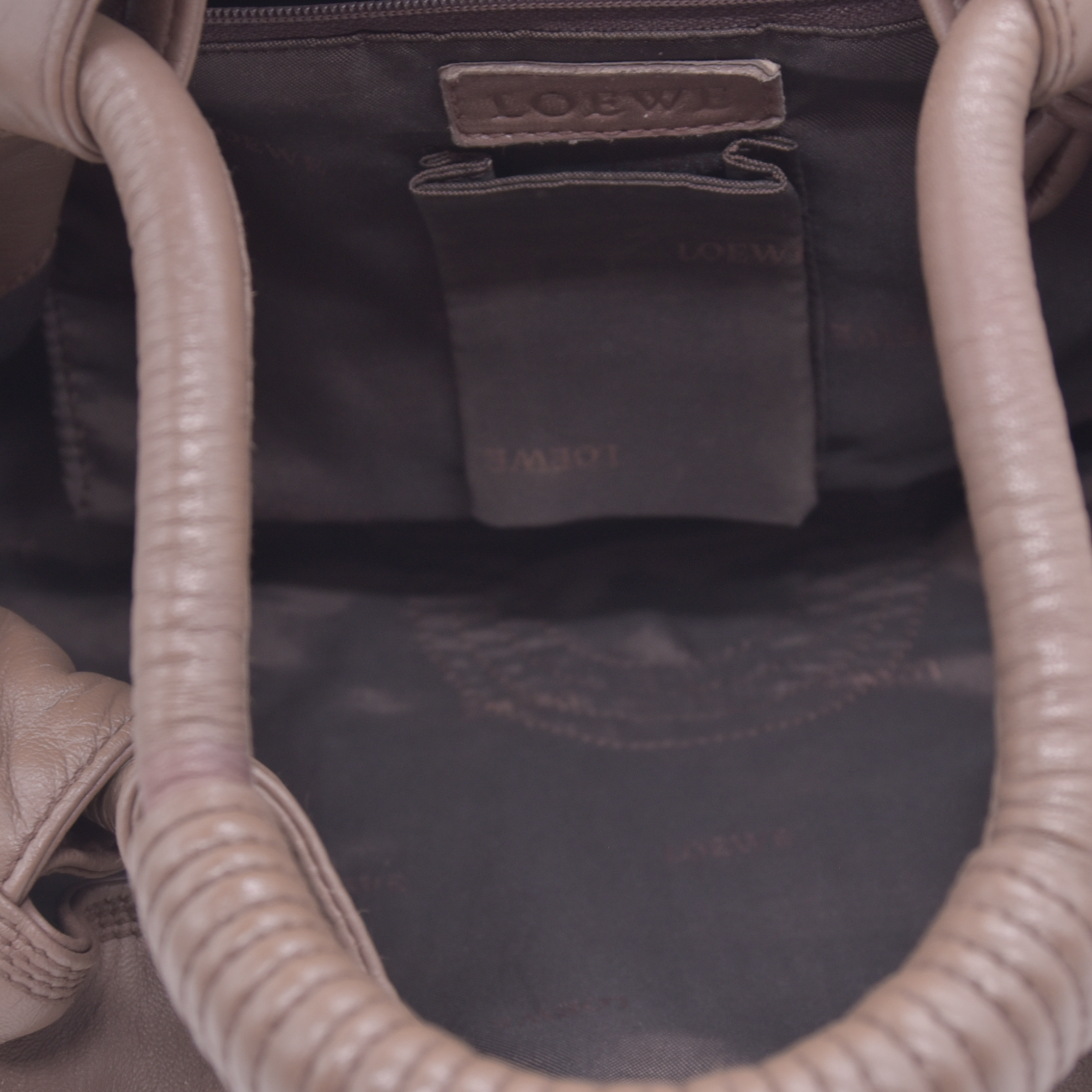 $1800 Loewe Nappa Aire Shoulder Bag Beige CONSIGNMENT
