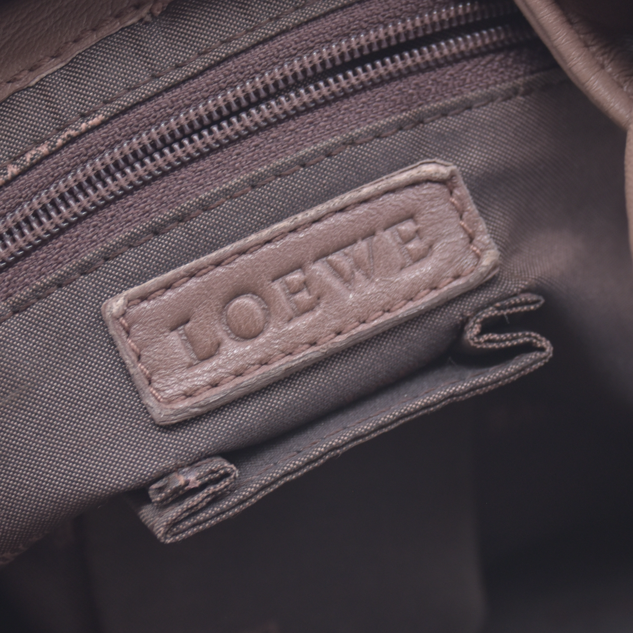 $1800 Loewe Nappa Aire Shoulder Bag Beige CONSIGNMENT