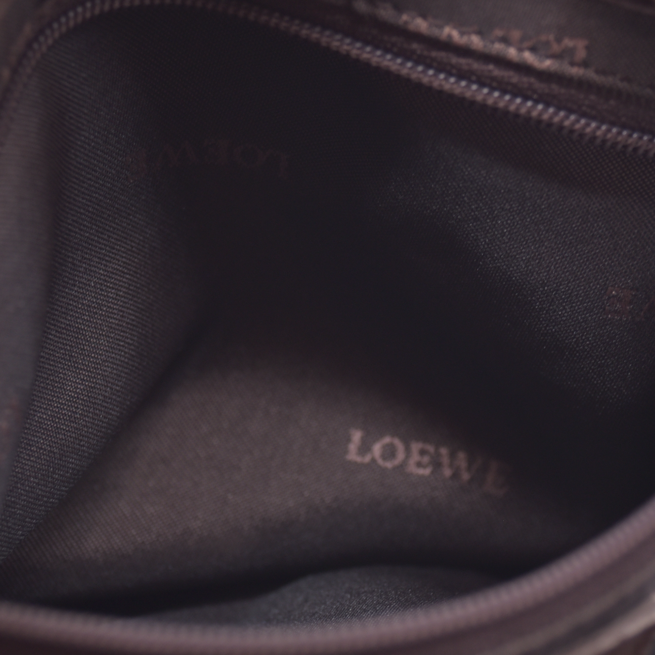$1800 Loewe Nappa Aire Shoulder Bag Beige CONSIGNMENT