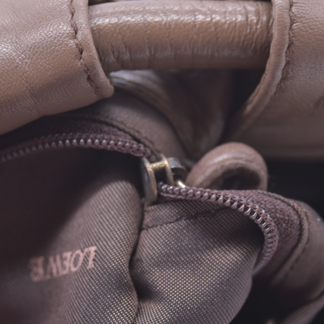 $1800 Loewe Nappa Aire Shoulder Bag Beige CONSIGNMENT