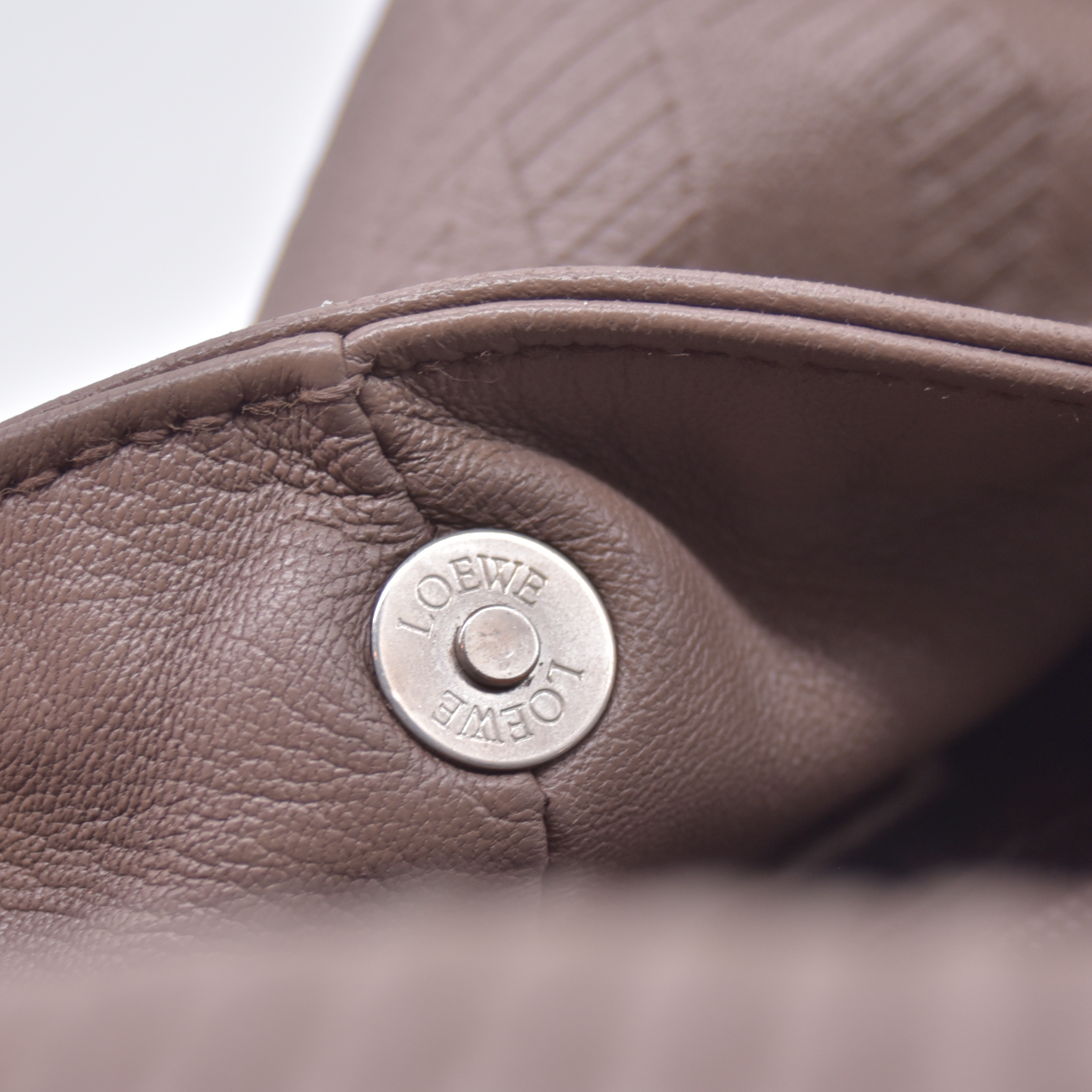 $1800 Loewe Nappa Aire Shoulder Bag Beige CONSIGNMENT