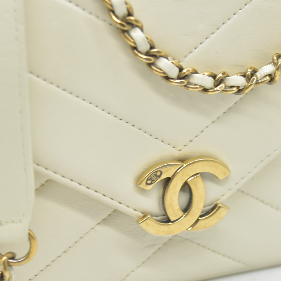 2016 $3400 Chanel Ivory Chevron Quilted Leather Paris-Seoul Coco Envelope Small Crossbody Bag