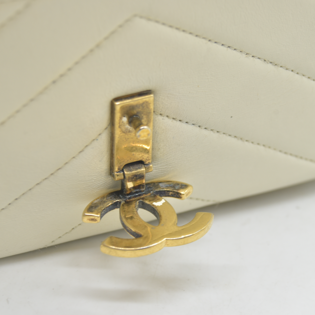 2016 $3400 Chanel Ivory Chevron Quilted Leather Paris-Seoul Coco Envelope Small Crossbody Bag