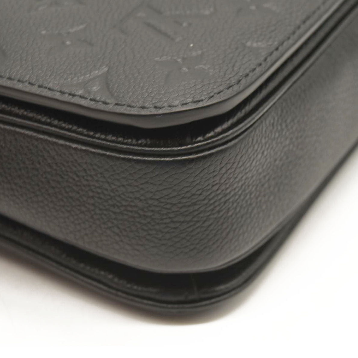LOUIS VUITTON Empreinte Pochette Metis Black AR4146