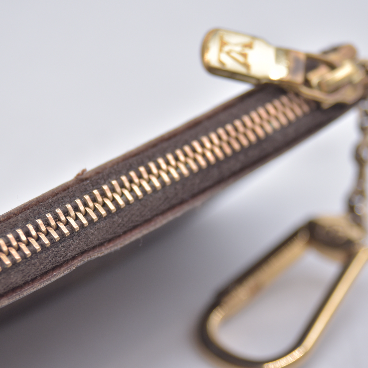 $355 2007 Louis Vuitton Monogram Key Pouch CA0077 CONSIGNMENT 10021285