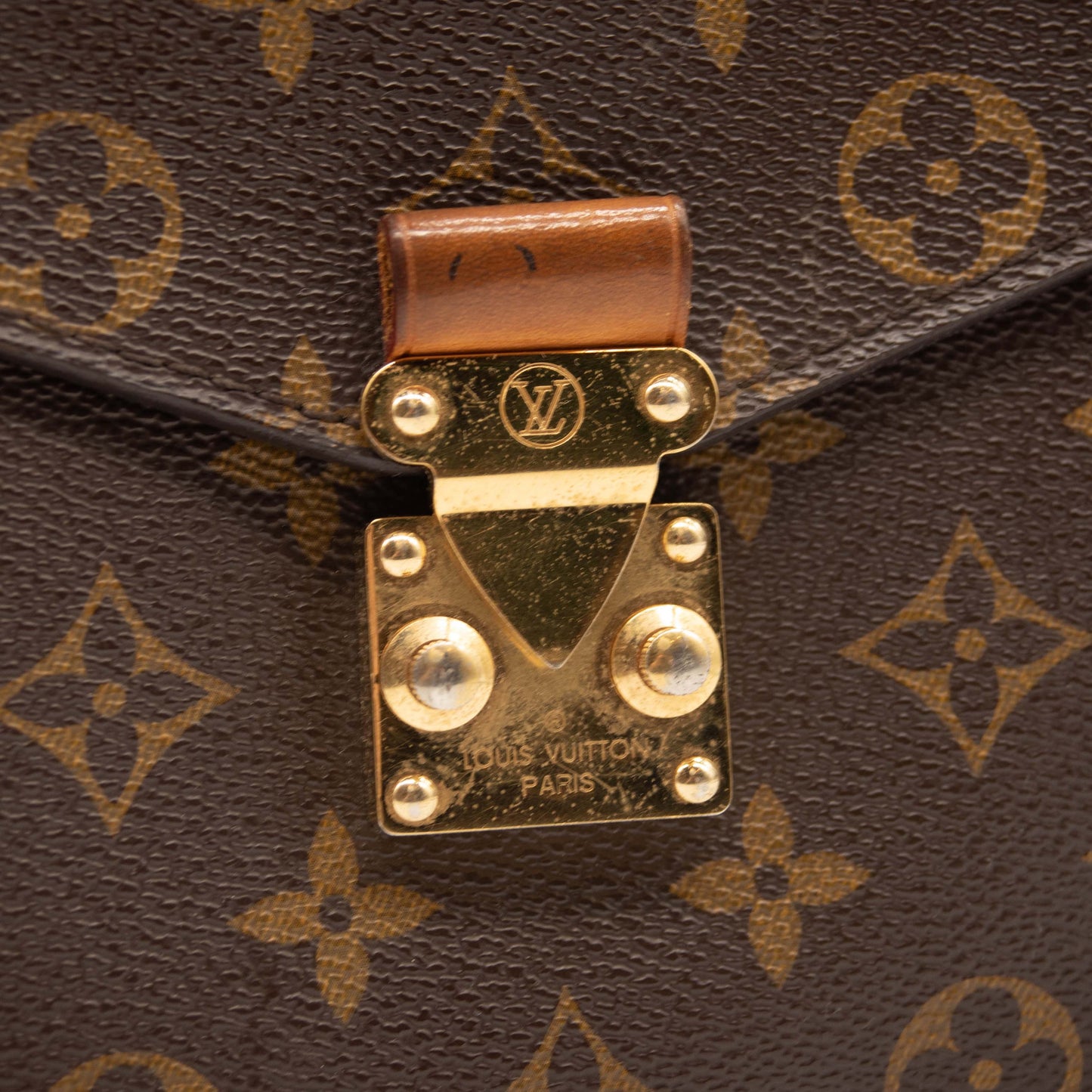 LOUIS VUITTON Monogram Pochette Metis DU2185