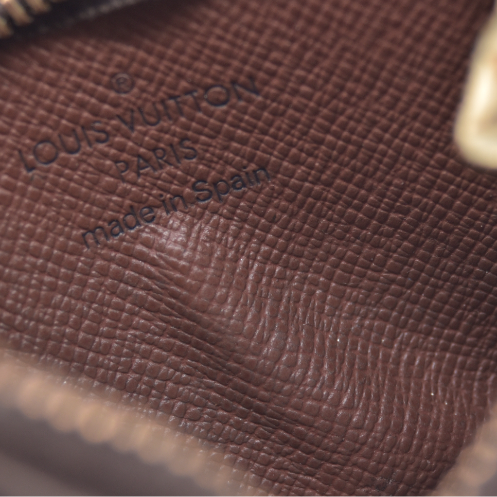 $355 2007 Louis Vuitton Monogram Key Pouch CA0077 CONSIGNMENT 10021285