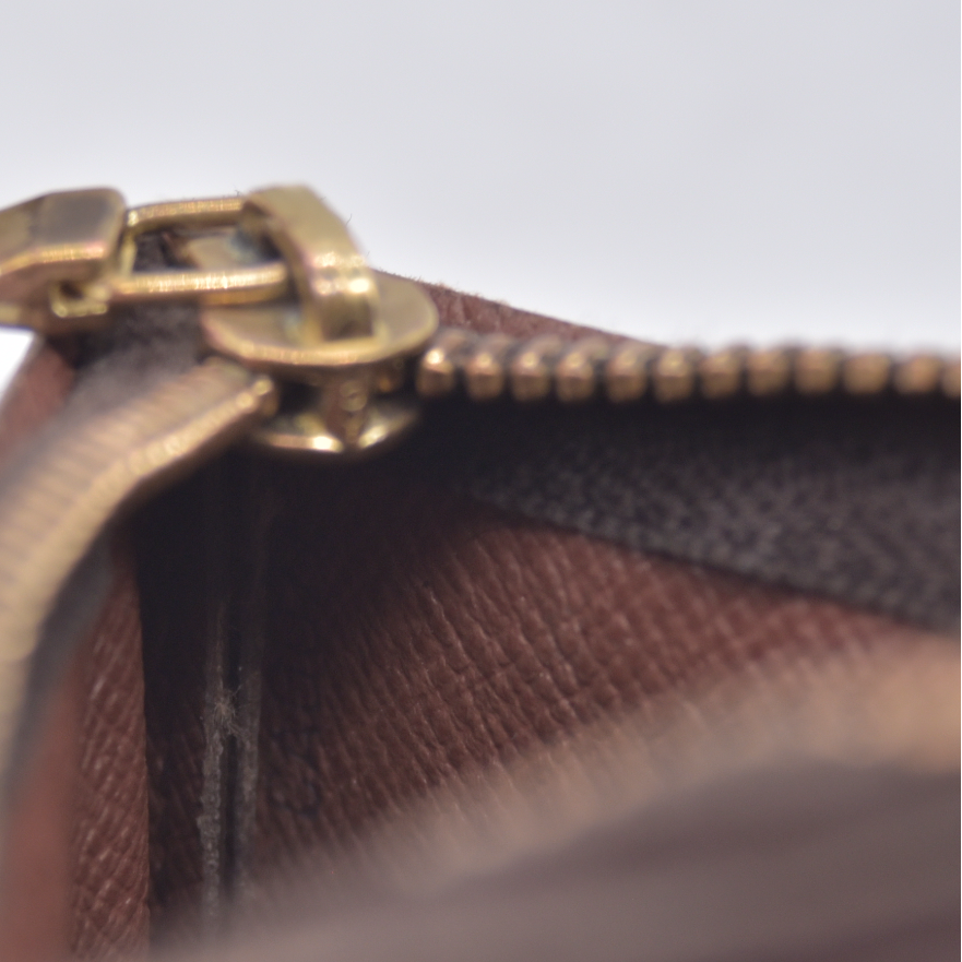$355 2007 Louis Vuitton Monogram Key Pouch CA0077 CONSIGNMENT 10021285