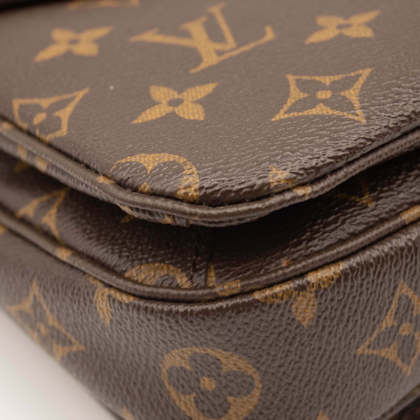 LOUIS VUITTON Monogram Pochette Metis DU2185