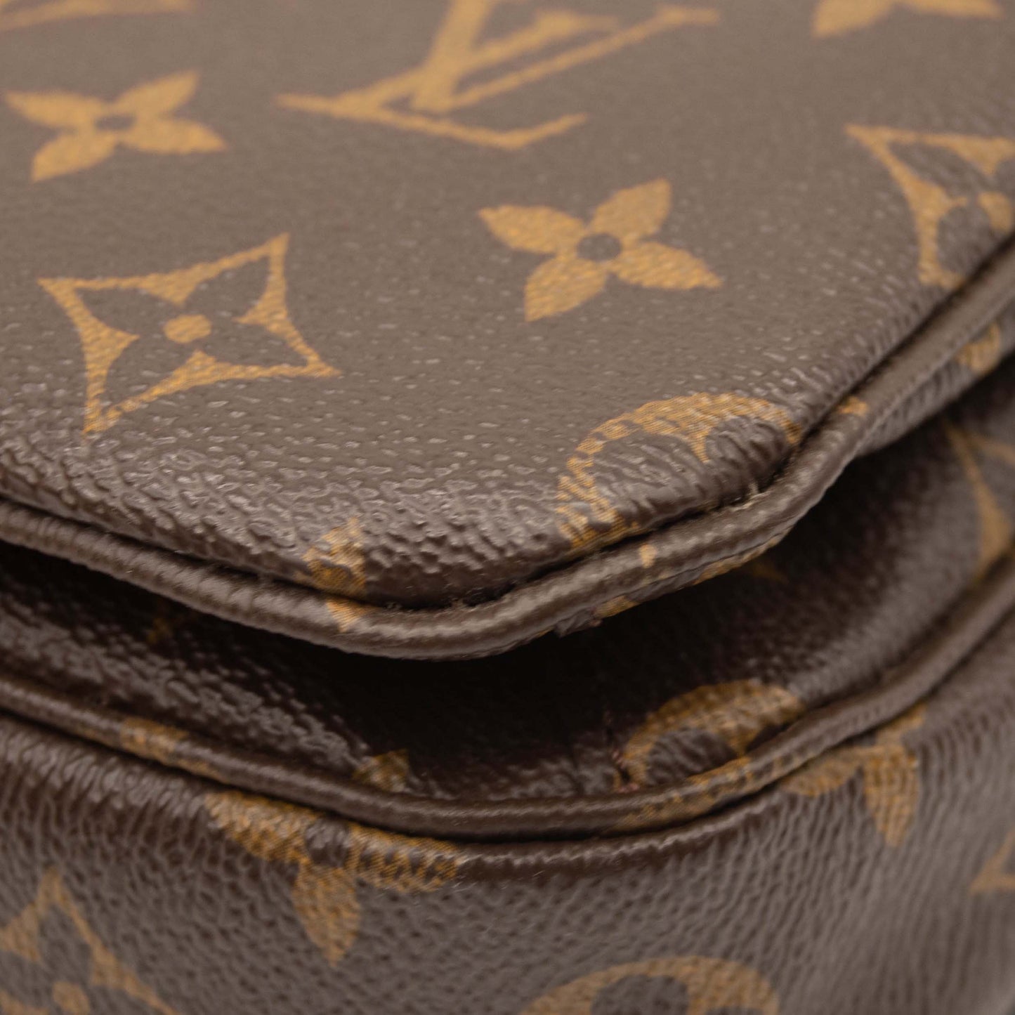 LOUIS VUITTON Monogram Pochette Metis DU2185