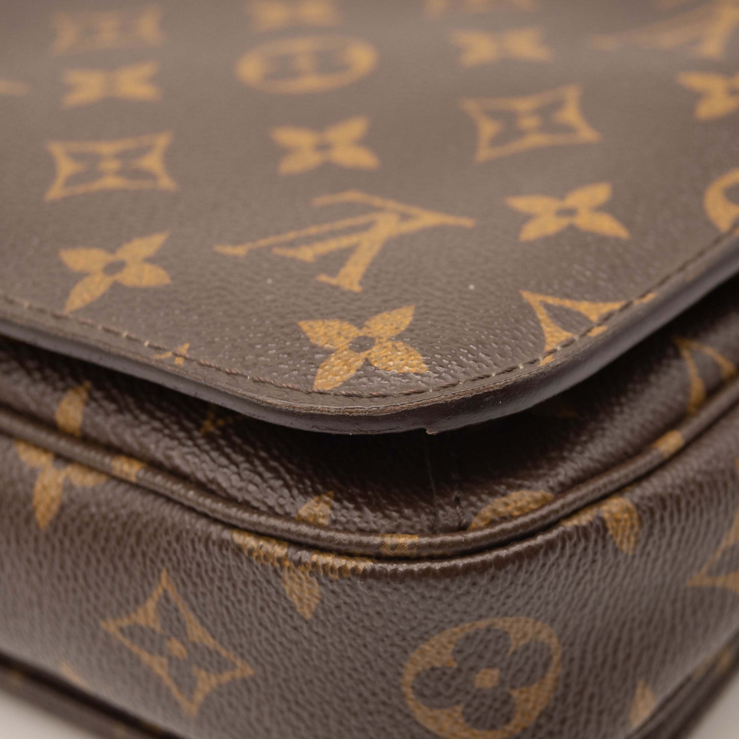 LOUIS VUITTON Monogram Pochette Metis DU2185