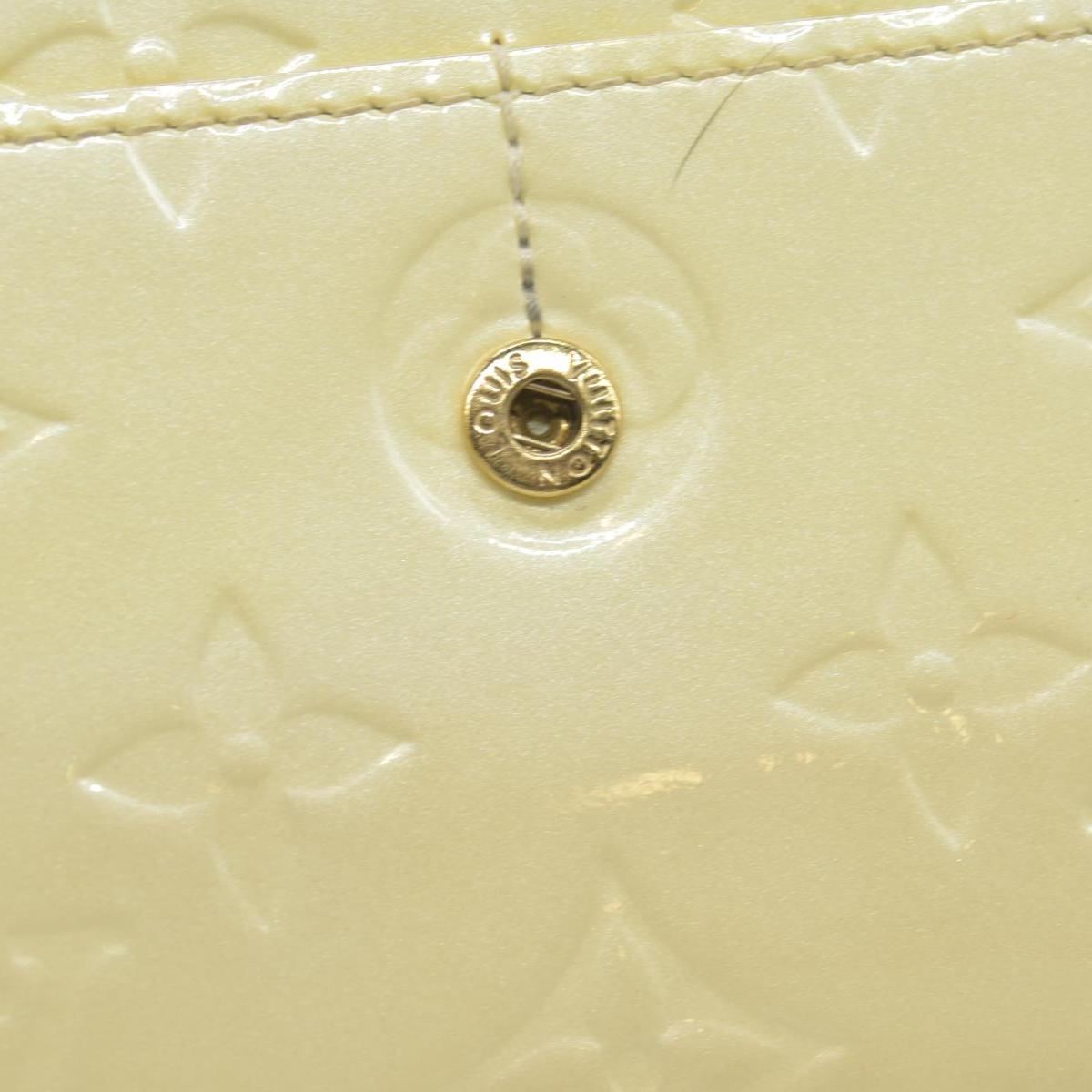 $840 Louis Vuitton Vernis Sarah Wallet Ivory CONSIGNMENT