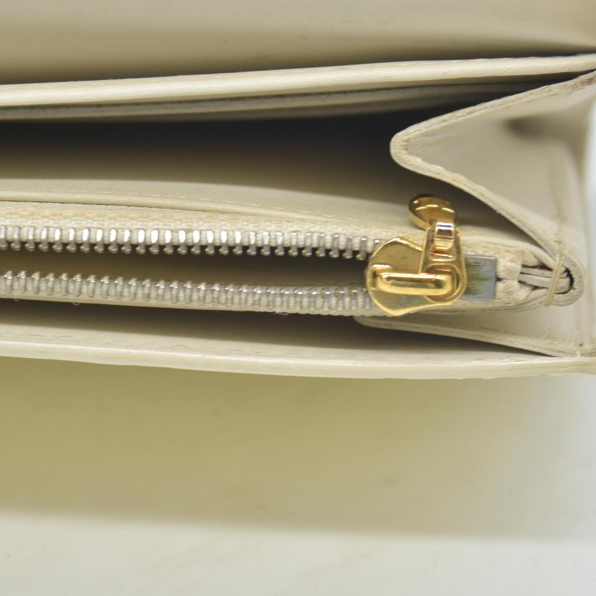 $840 Louis Vuitton Vernis Sarah Wallet Ivory CONSIGNMENT