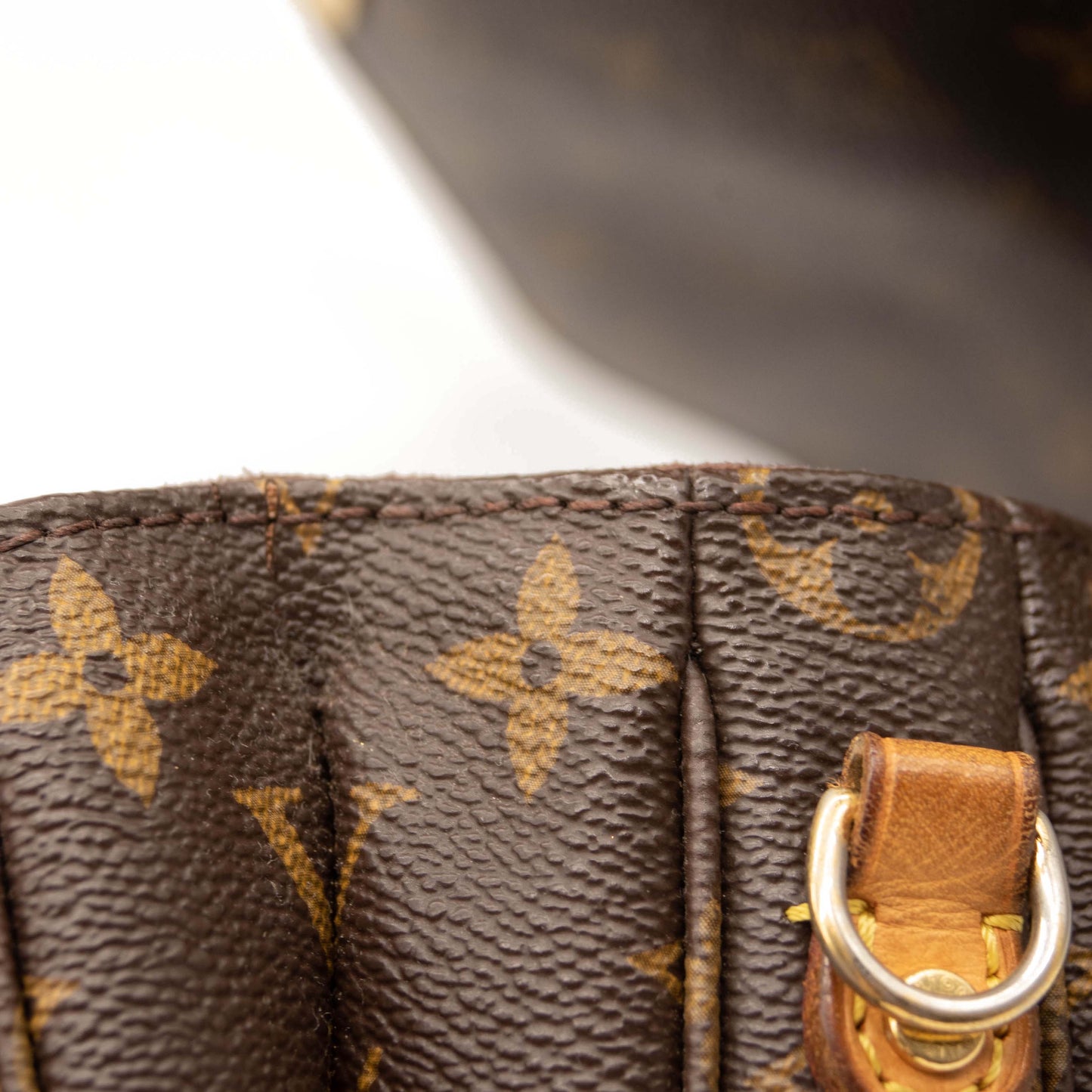 LOUIS VUITTON Monogram Pochette Metis DU2185