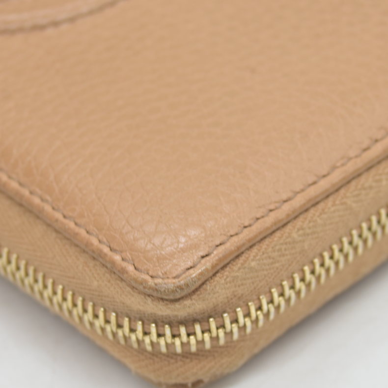 $660 Gucci Calfskin Soho Zip Around Wallet Beige Pebbled