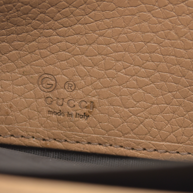 $660 Gucci Calfskin Soho Zip Around Wallet Beige Pebbled