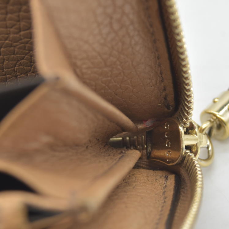 $660 Gucci Calfskin Soho Zip Around Wallet Beige Pebbled