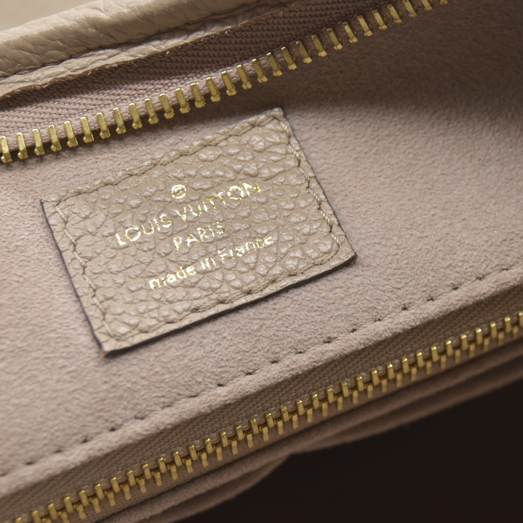 $3400 Louis Vuitton Empreinte Monogram Giant CarryAll MM Tourterelle