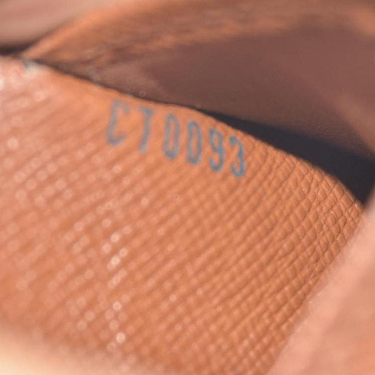 $535 2003 Louis Vuitton monogram Marco bifold wallet CONSIGNMENT CT0093
