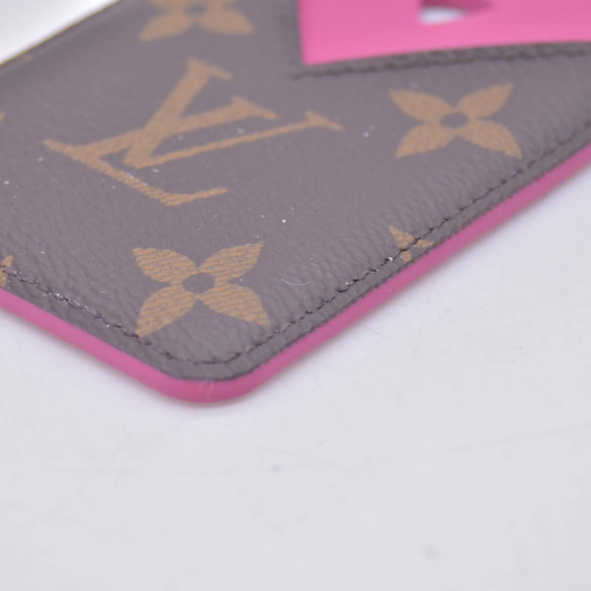 $455 2025 Louis Vuitton Pondicherry MagSafe Card Holder Monogram ME1255 10021300