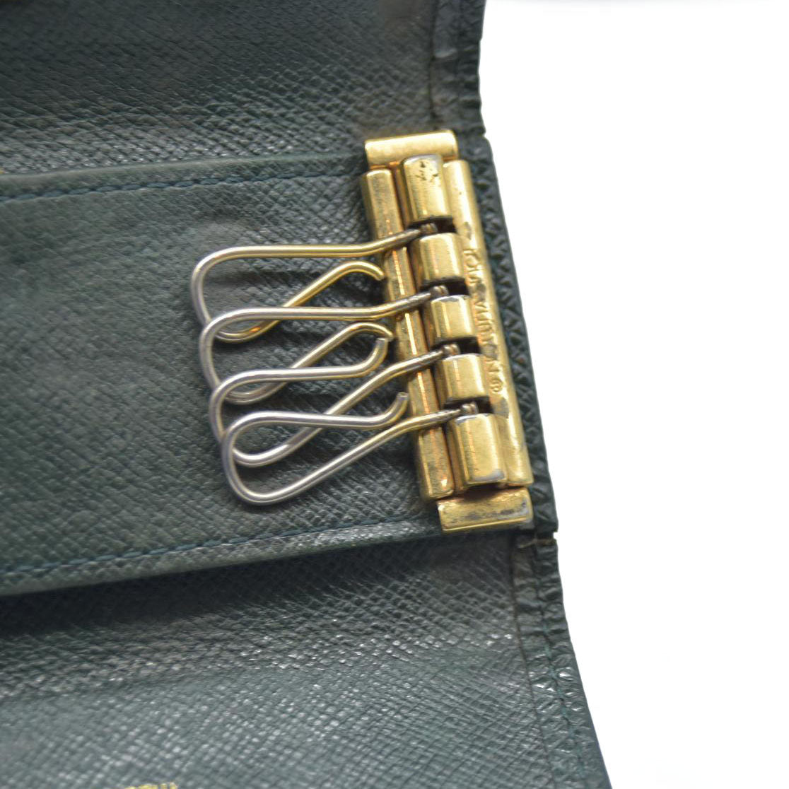 AUCTION $315 Louis Vuitton Taiga Leather Multicles 4 Ring Key Case Epicea CA0976