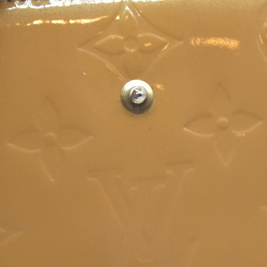 AUCTION $935 Louis Vuitton Vernis French Purse Wallet Beige MI0025