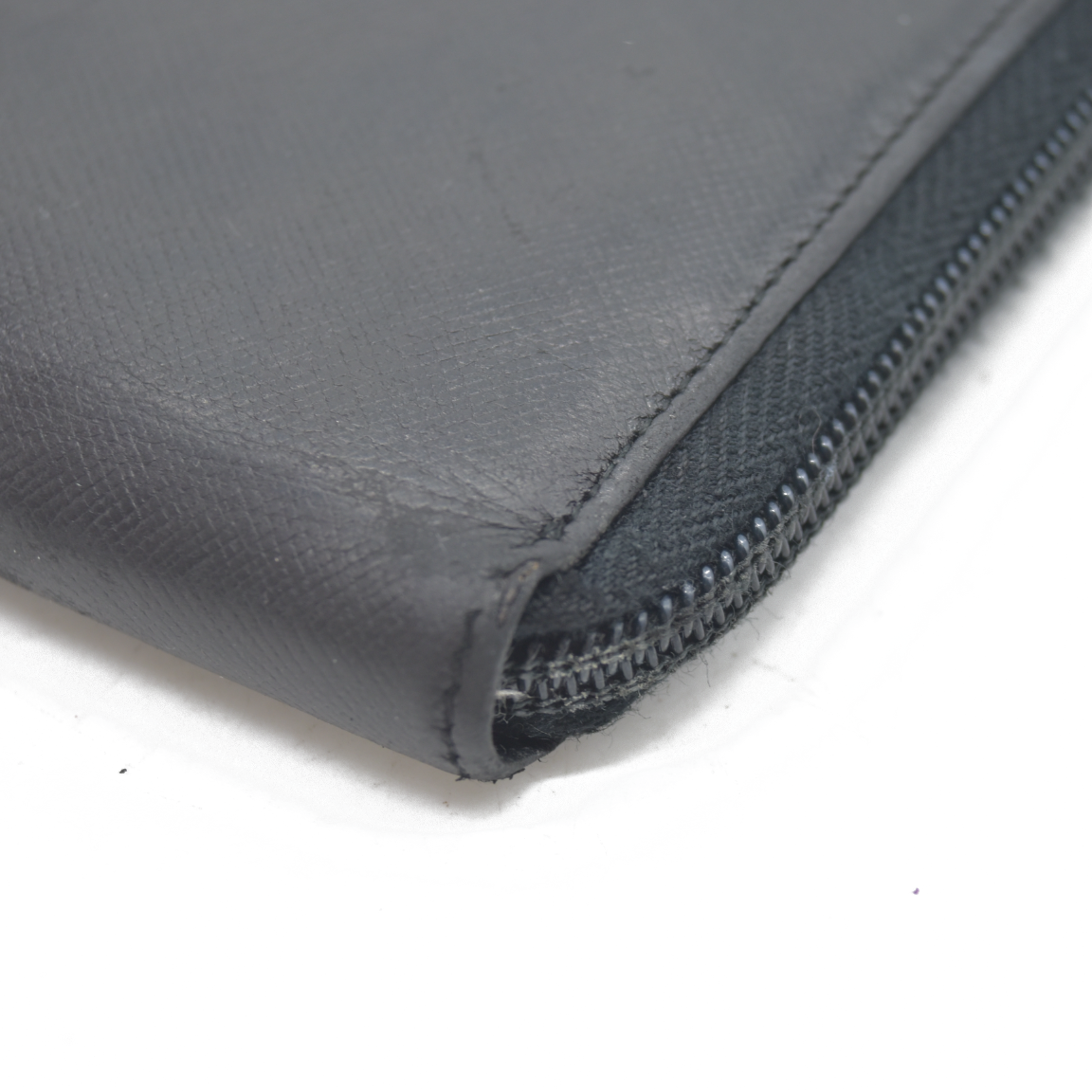$725 Prada Logo Plaque Saffiano Wallet Black