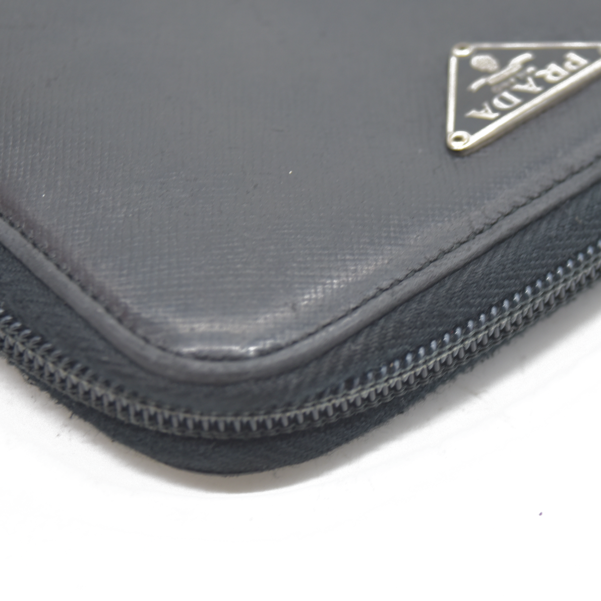 $725 Prada Logo Plaque Saffiano Wallet Black
