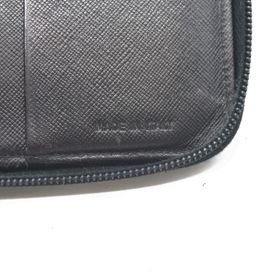 $725 Prada Logo Plaque Saffiano Wallet Black