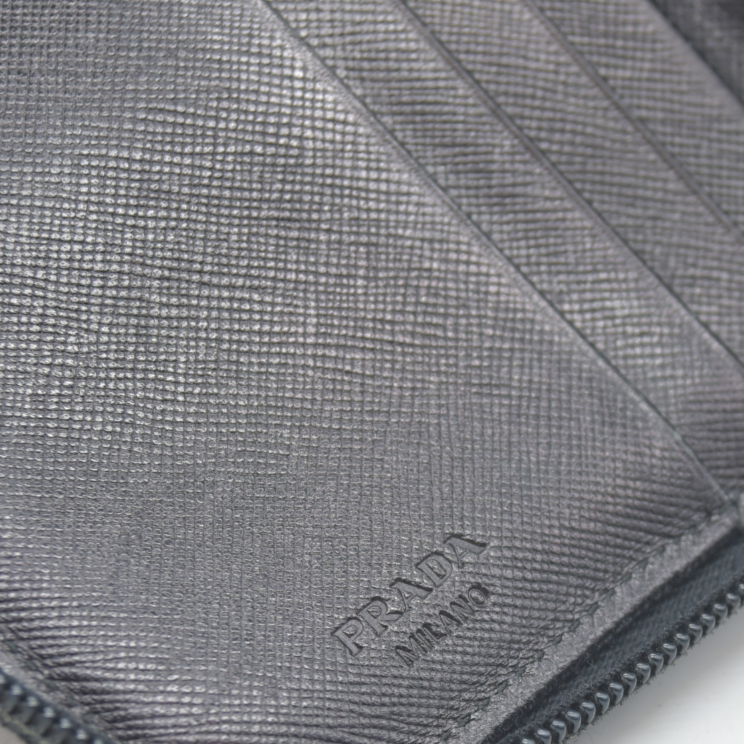 $725 Prada Logo Plaque Saffiano Wallet Black