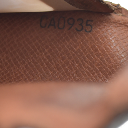 $350 Louis Vuitton CA0935 1995 Bifold Monogram Card Holder Pass Case