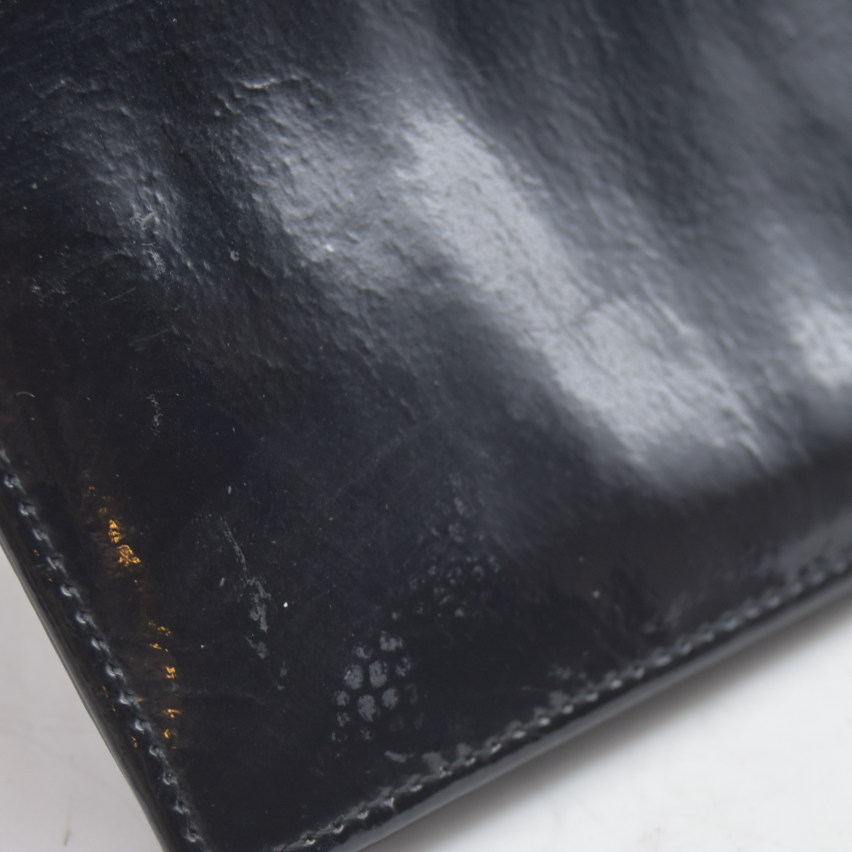 $800 2002 Chanel Interlocking CC Logo Bifold Wallet Black Patent Leather