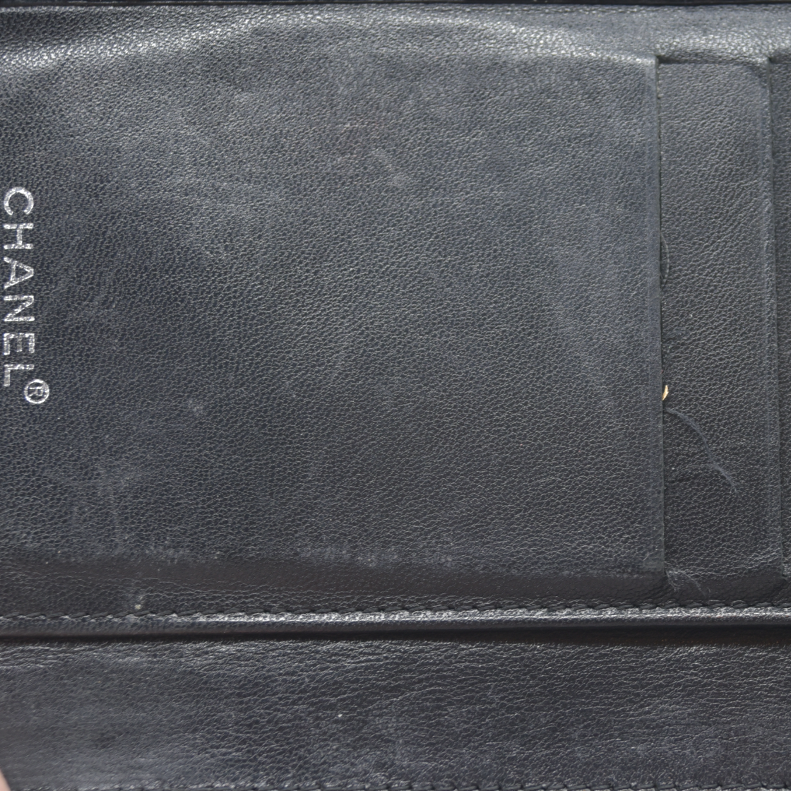 $800 2002 Chanel Interlocking CC Logo Bifold Wallet Black Patent Leather