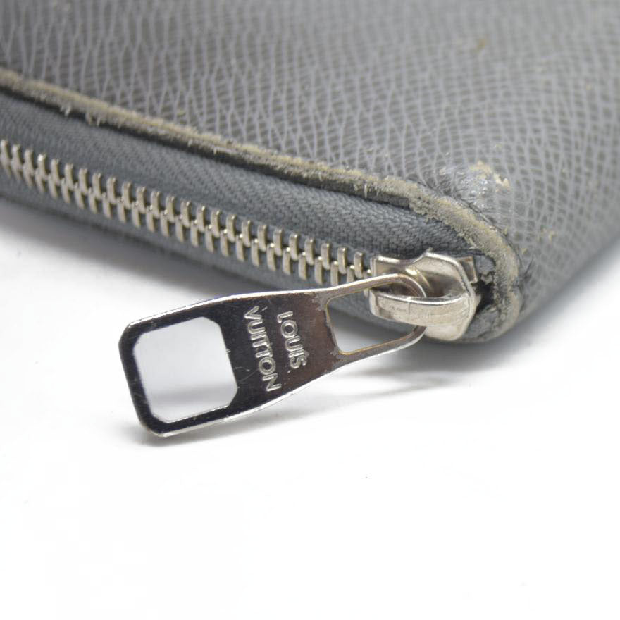 AUCTION $985 Louis Vuitton  Taiga Zippy Organizer Wallet Glacier
