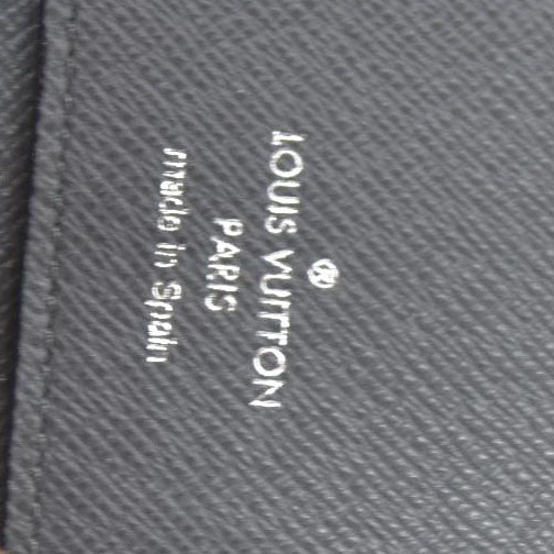 AUCTION $985 Louis Vuitton  Taiga Zippy Organizer Wallet Glacier