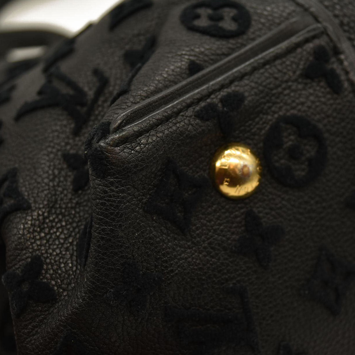 Louis Vuitton  Veau Cachemire Tote W PM Black TR0165