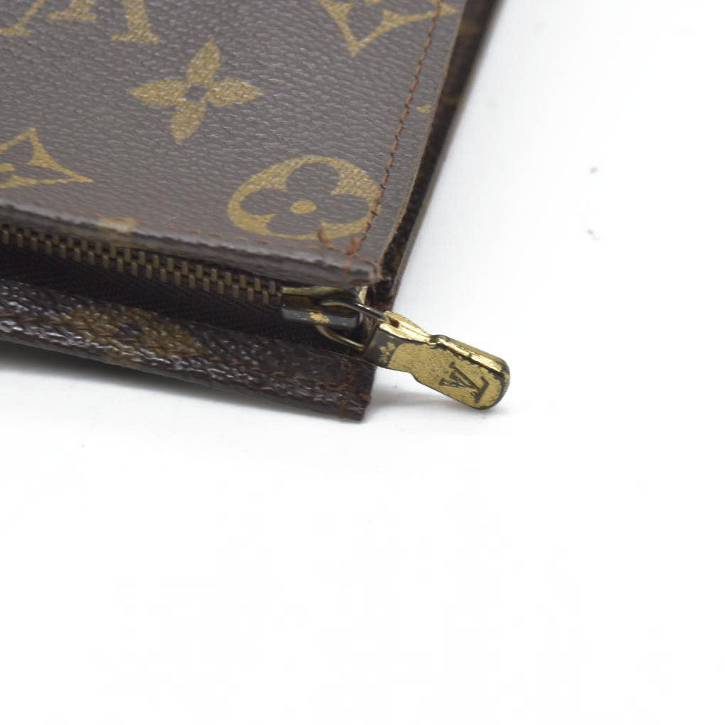 $1070 Louis Vuitton Monogram Toiletry 26 875AN