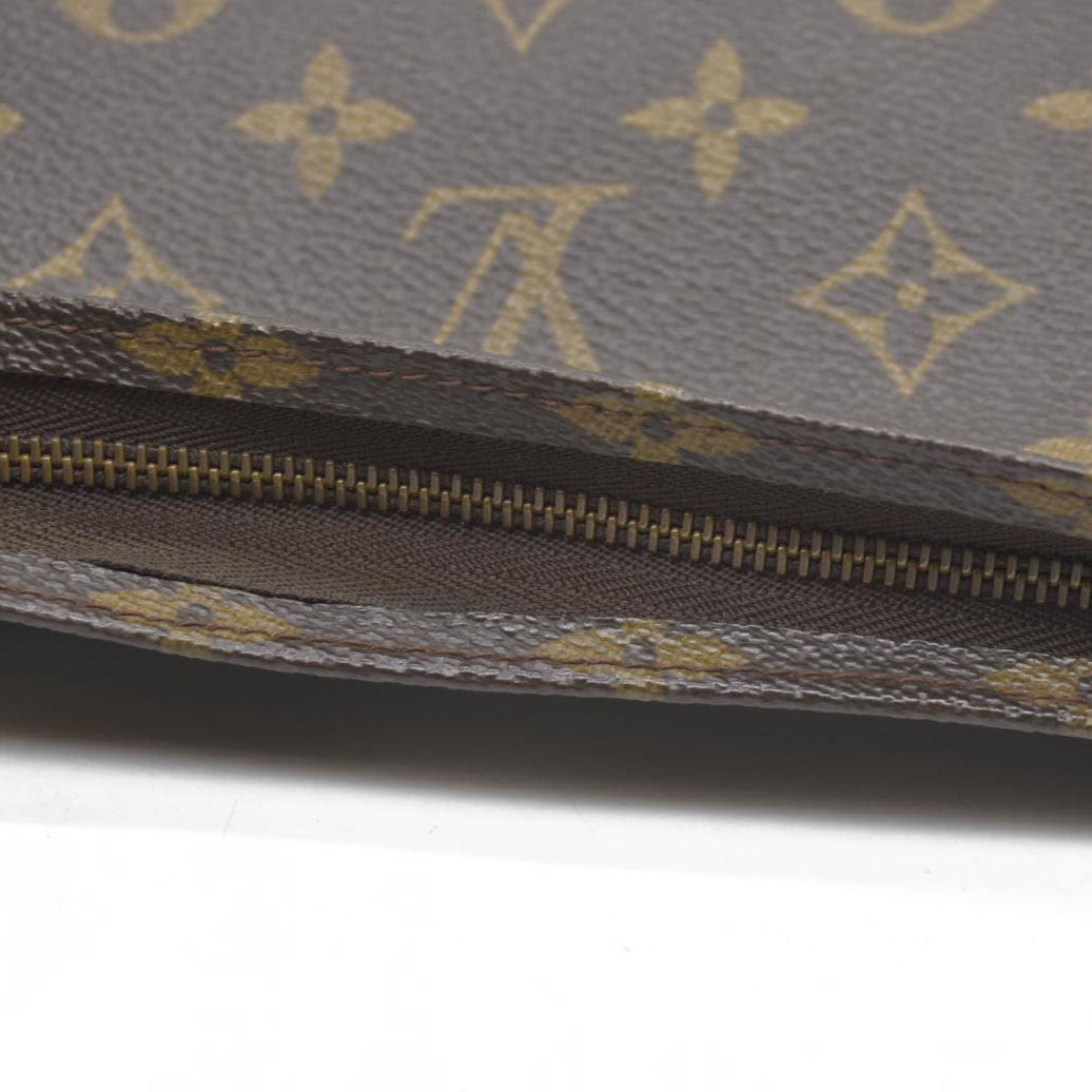 $1070 Louis Vuitton Monogram Toiletry 26 875AN