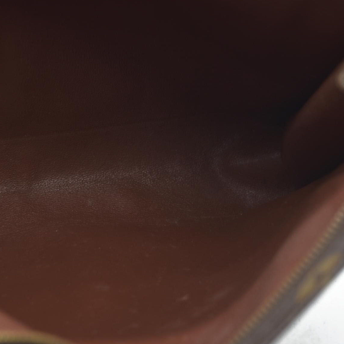 $1070 Louis Vuitton Monogram Toiletry 26 875AN