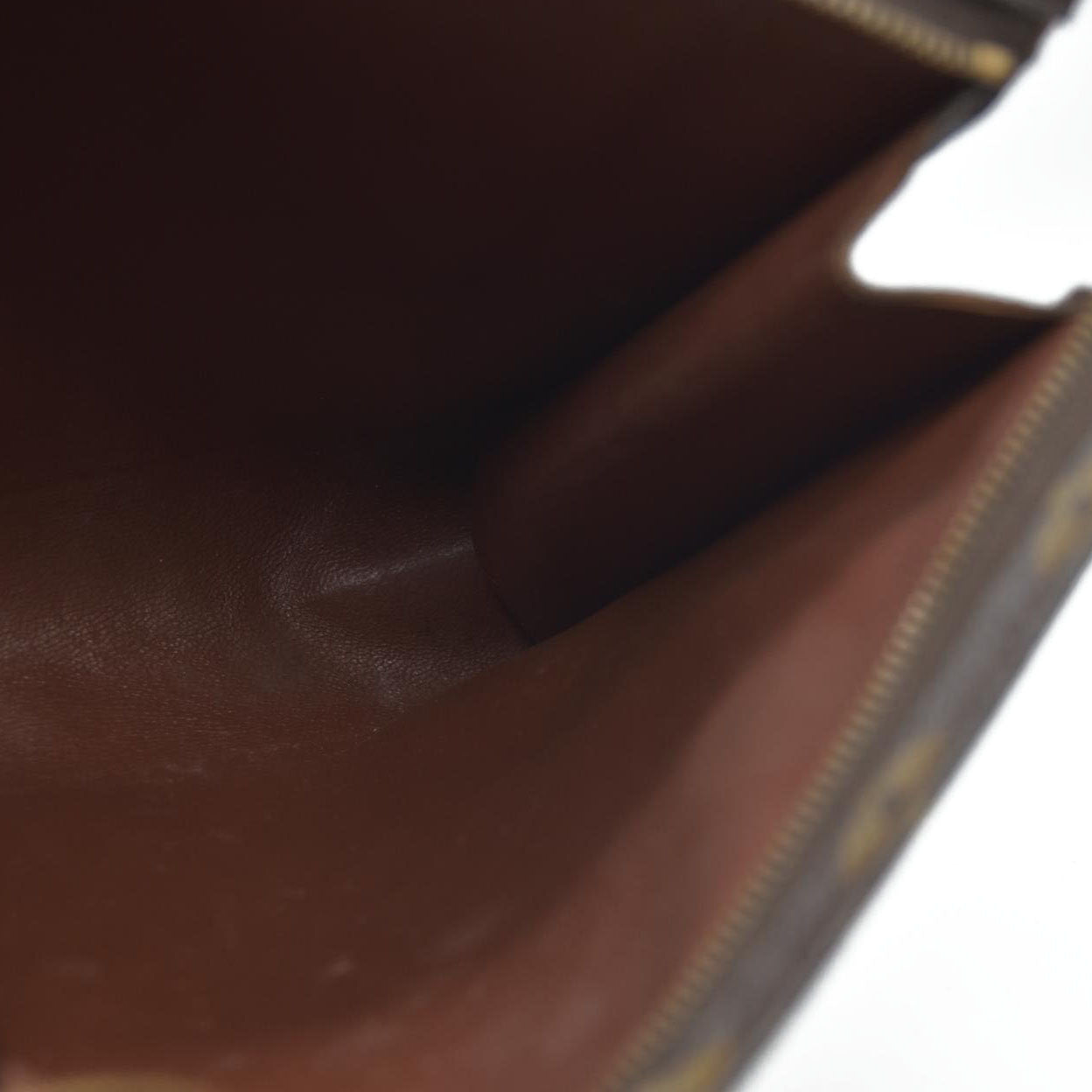 $1070 Louis Vuitton Monogram Toiletry 26 875AN