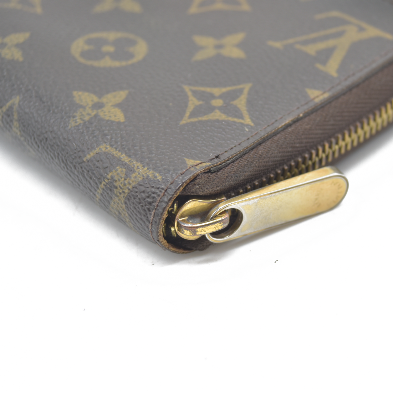$915 Louis Vuitton 2008 LV Monogram Zippy Wallet CA5028