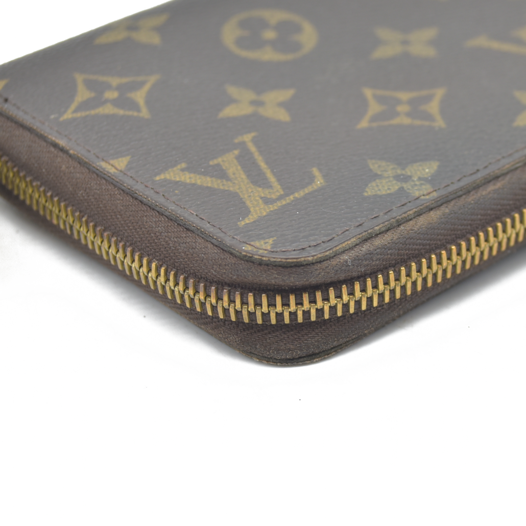 $915 Louis Vuitton 2008 LV Monogram Zippy Wallet CA5028