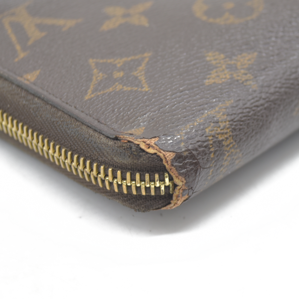 $915 Louis Vuitton 2011 LV Monogram Zippy Wallet CA4181