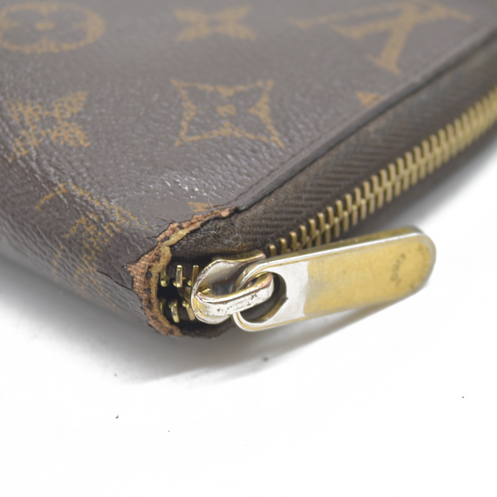 $915 Louis Vuitton 2011 LV Monogram Zippy Wallet CA4181