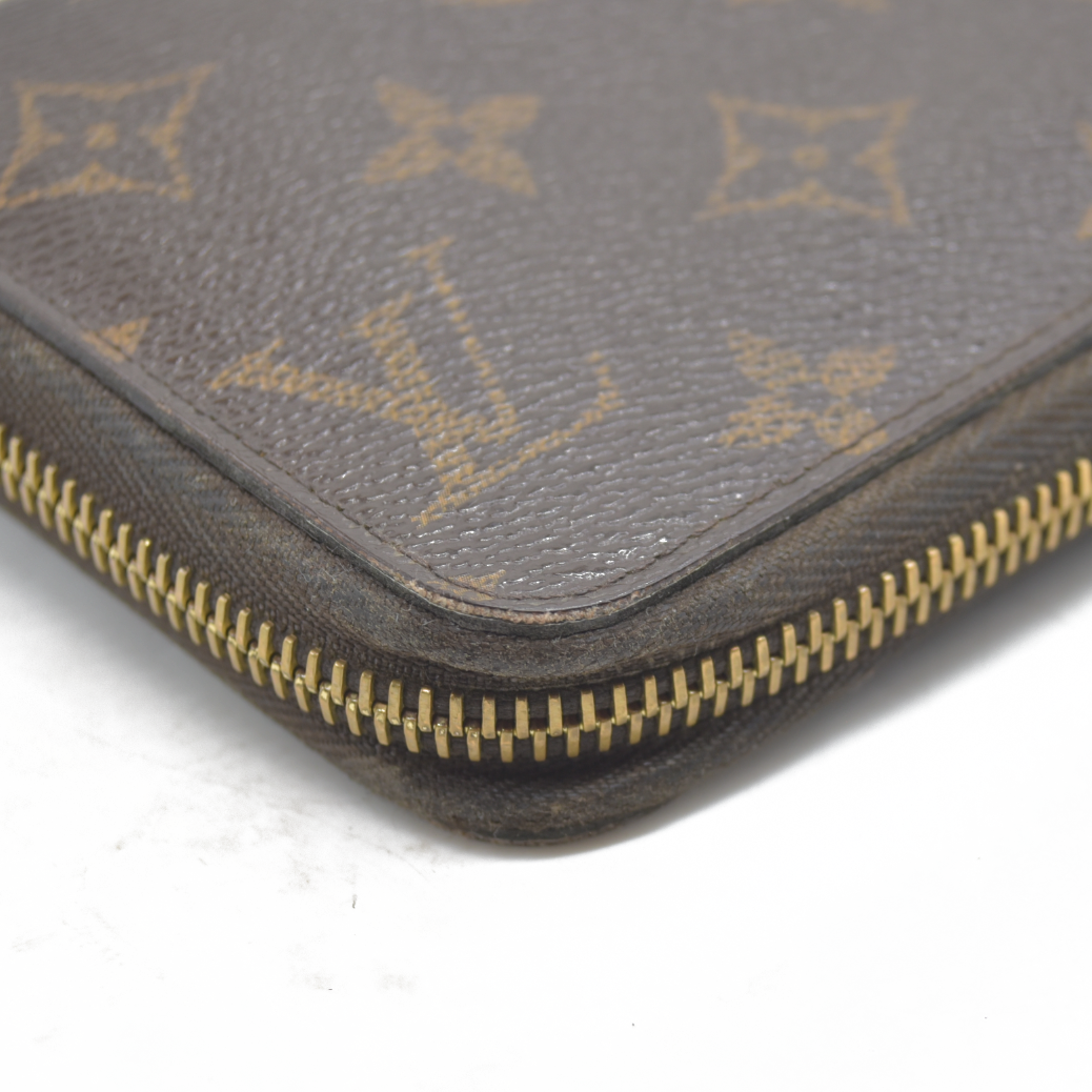 $915 Louis Vuitton 2011 LV Monogram Zippy Wallet CA4181