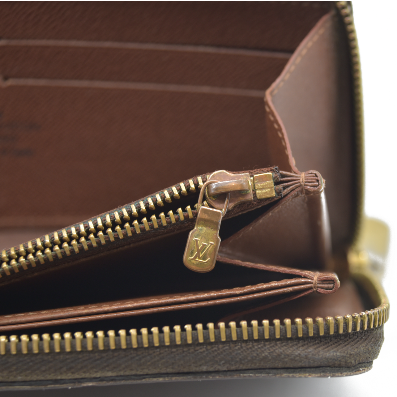 $915 Louis Vuitton 2011 LV Monogram Zippy Wallet CA4181